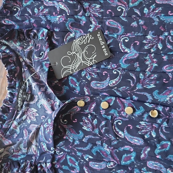 Ava & Grace. Paisley top. Flutter sleeves. Size Small. - Picture 3 of 11